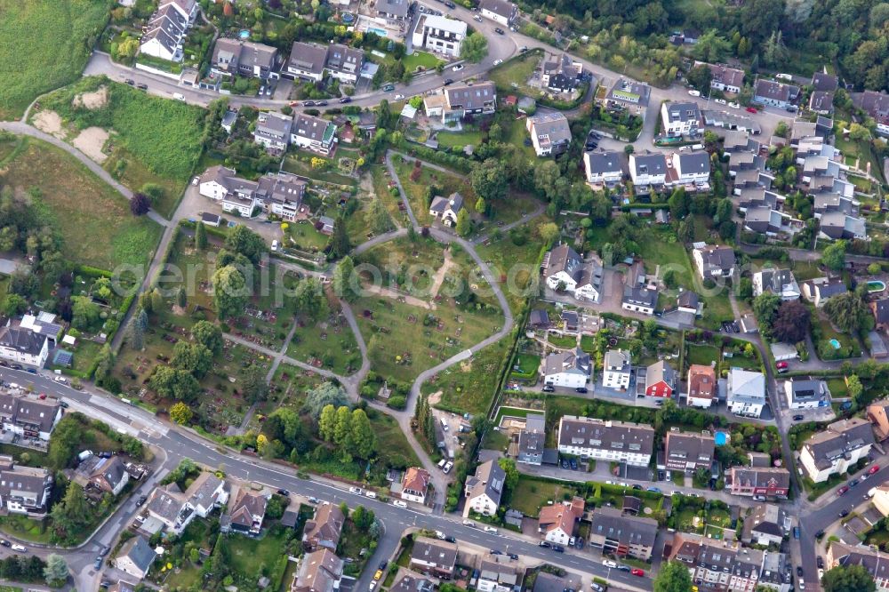 Essen from the bird's eye view: Grave rows on the grounds of the cemetery in the district Kupferdreh in Essen in the state North Rhine-Westphalia, Germany