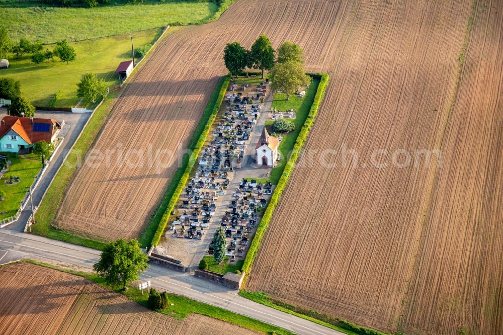 Salmbach from above - Grave rows on the grounds of the cemetery in Salmbach in Grand Est, France