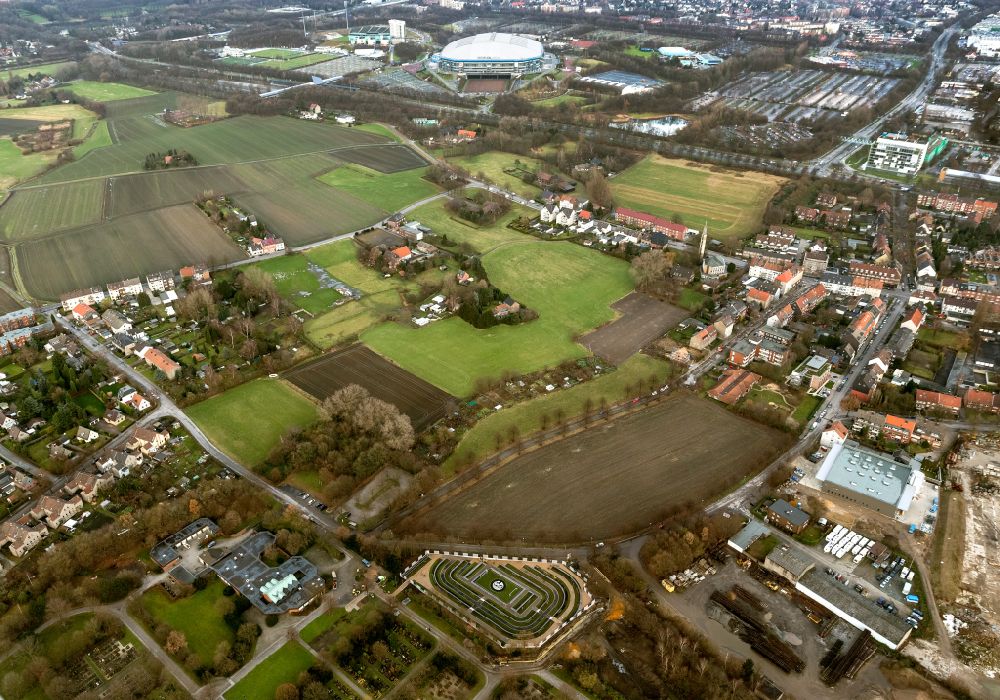 Gelsenkirchen from above - Grave rows on the grounds of the cemetery Schalke-FanFeld on street Pfeilstrasse in the district Beckhausen in Gelsenkirchen at Ruhrgebiet in the state North Rhine-Westphalia, Germany