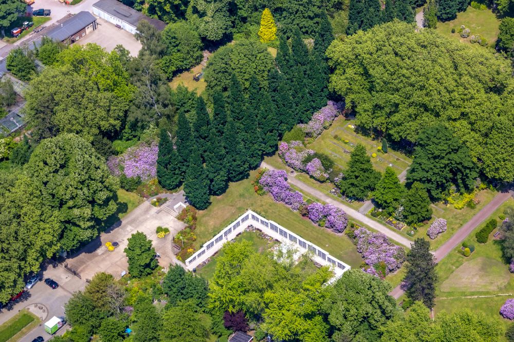 Aerial photograph Herne - Grave rows on the grounds of the cemetery Suedfriedhof Herne in Herne at Ruhrgebiet in the state North Rhine-Westphalia, Germany