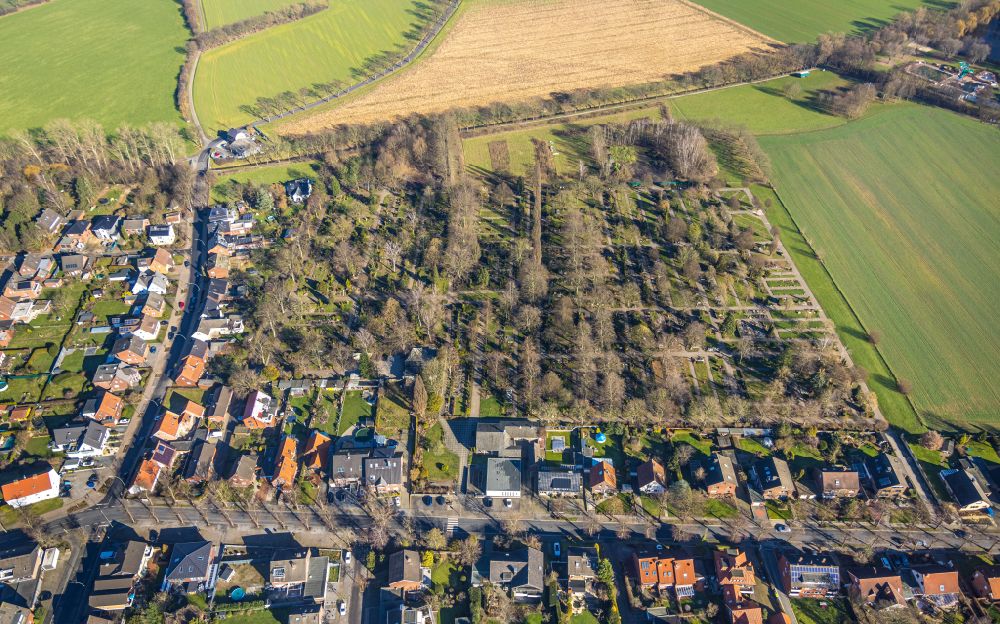 Aerial image Selm - Grave rows on the grounds of the cemetery on street Auf der Geist in Selm in the state North Rhine-Westphalia, Germany