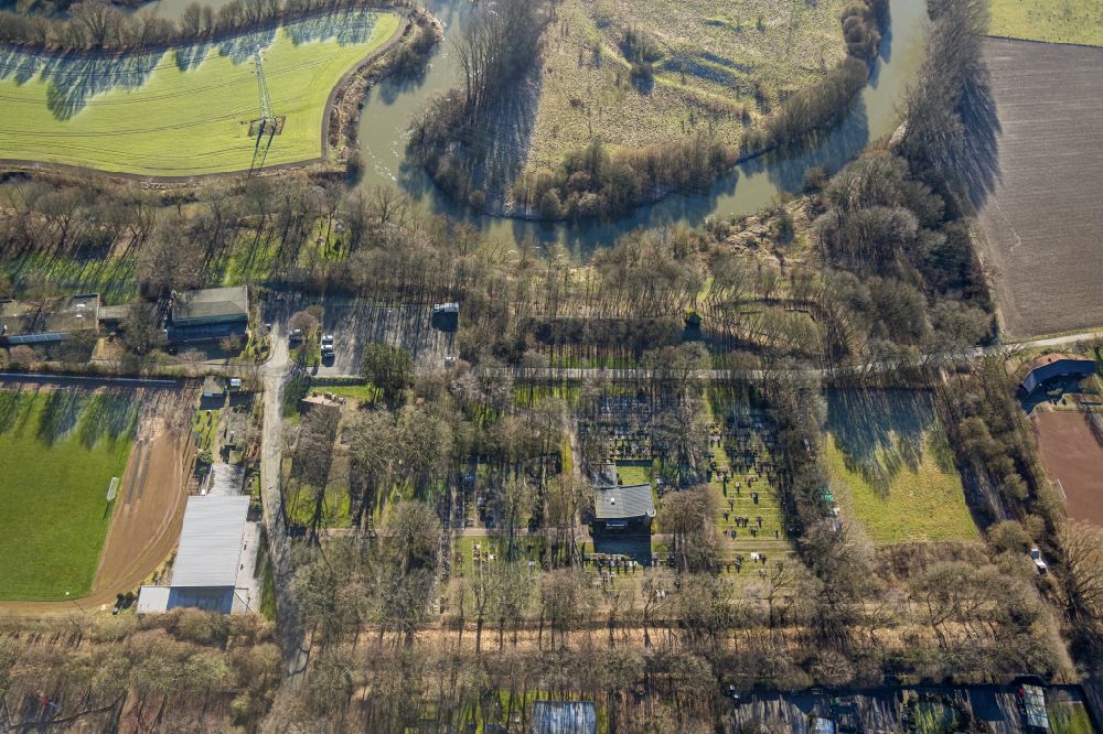Aerial image Stockum - Grave rows on the grounds of the cemetery in Stockum at Ruhrgebiet in the state North Rhine-Westphalia, Germany