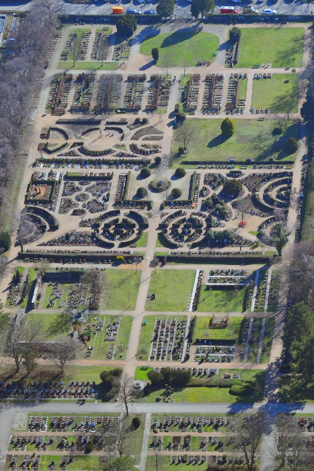 Weil am Rhein from the bird's eye view: Grave rows on the grounds of the cemetery Weil on Rhein in Weil am Rhein in the state Baden-Wuerttemberg, Germany
