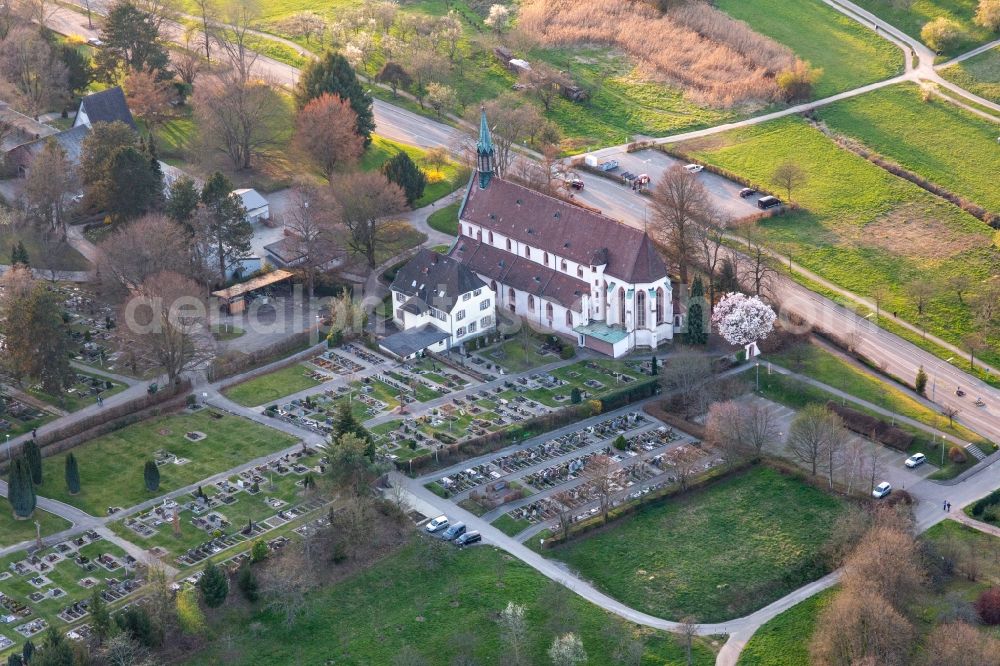 Offenburg from the bird's eye view: Grave rows on the grounds of the cemetery of Weingartenkirche in Offenburg in the state Baden-Wuerttemberg, Germany