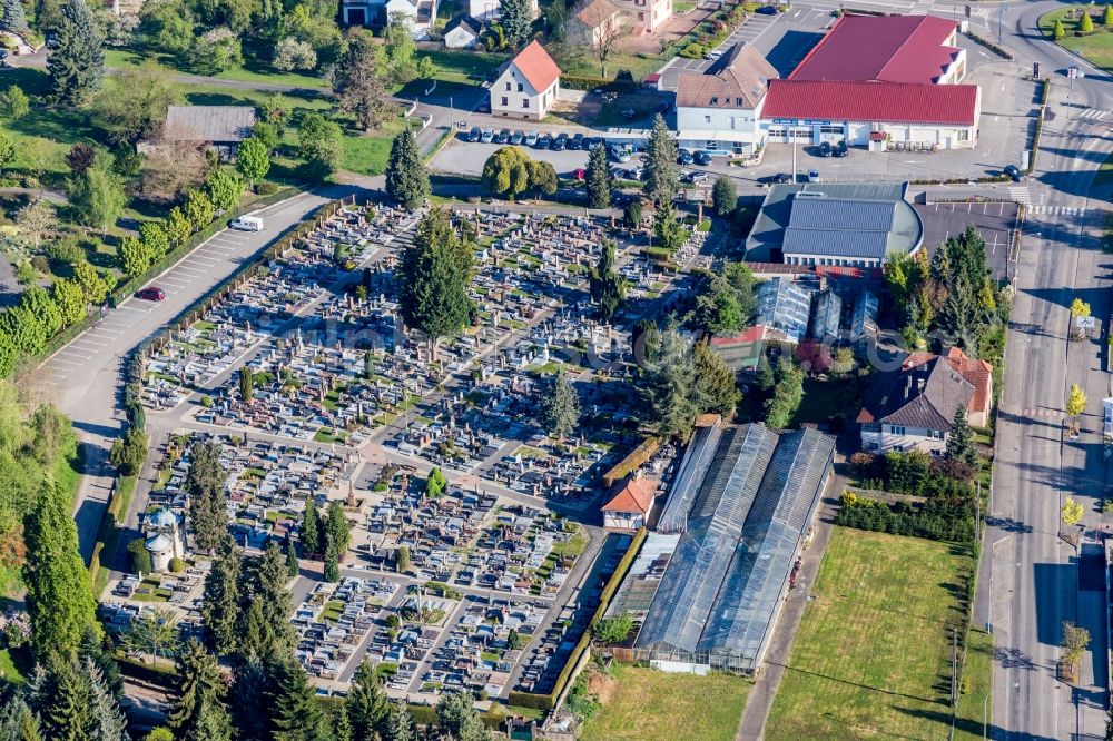 Aerial photograph Wissembourg - Grave rows on the grounds of the cemetery in Wissembourg in Grand Est, France