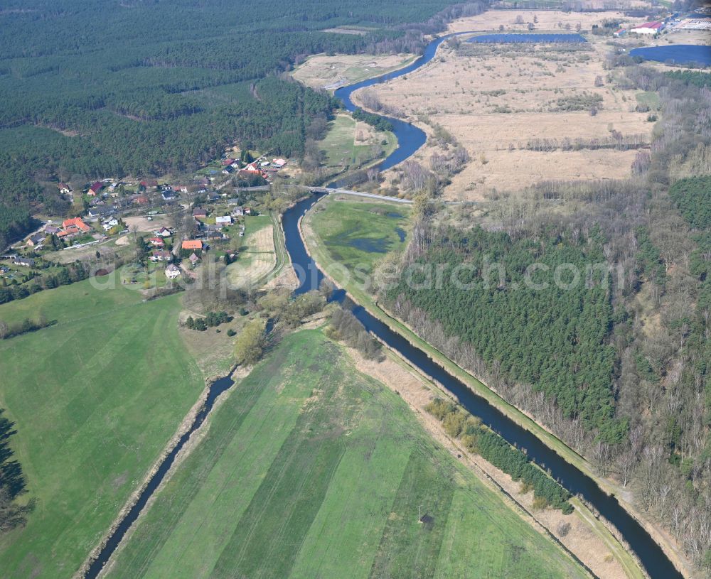 Aerial photograph Blievenstorf - Grassy structures of a field and meadow landscape and culvert systems Wabeler Bach - Alte Elde in Blievenstorf in the state Mecklenburg - Western Pomerania, Germany