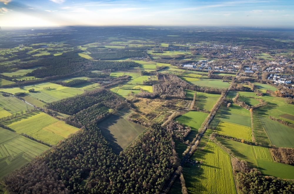 Dorsten from the bird's eye view: Structures of a field landscape in Dorsten in the state North Rhine-Westphalia, Germany