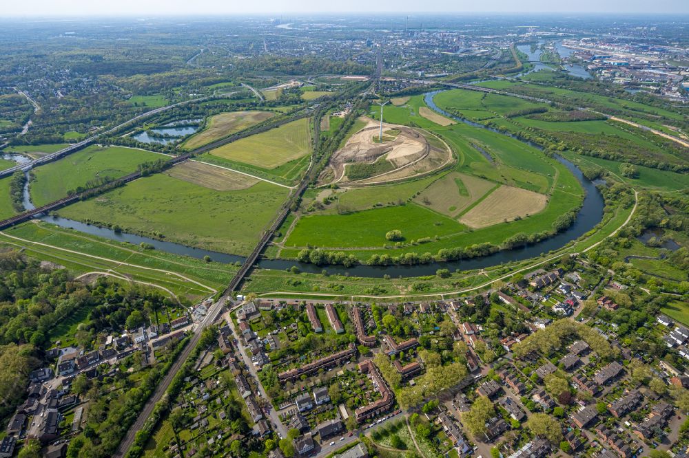 Aerial photograph Mülheim an der Ruhr - Structures of a field landscape on street Am Ruhrufer in Muelheim on the Ruhr at Ruhrgebiet in the state North Rhine-Westphalia, Germany