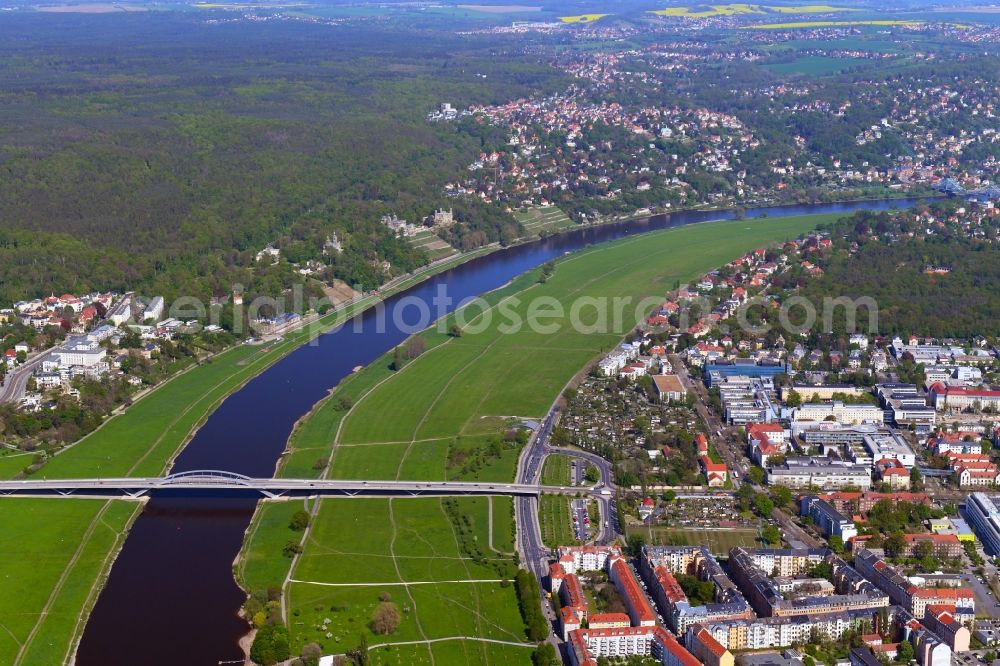 Aerial image Dresden - Structures of a field landscape on the banks of the Elbe in the district Johannstadt in Dresden in the state Saxony, Germany