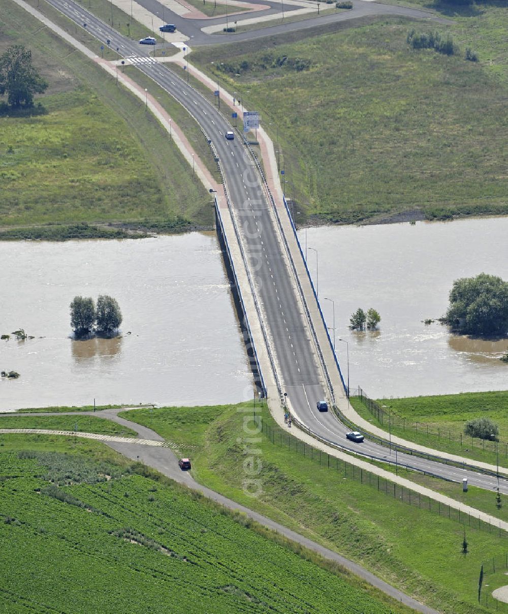 Aerial photograph Forst - Blick auf die Brücke am Grenzübergang während des Neiße-Hochwassers. View of the bridge at the border crossing during the Neisse floods.