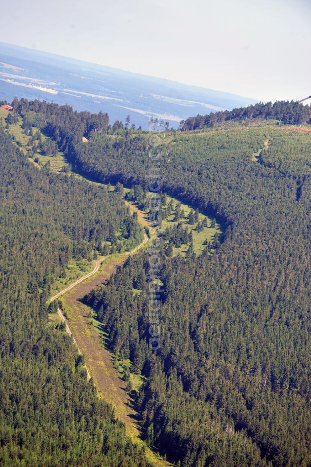 Braunlage from the bird's eye view: Border between the federal states of Saxony-Anhalt and Lower Saxony on the Wormberg in Germany. The boundary line also corresponds to the former border between the Federal Republik of Germany and the German Democratic Republic ( DDR )