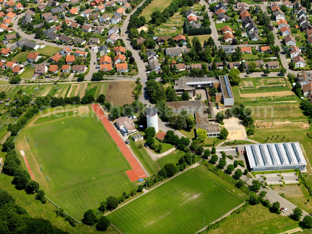 Aerial photograph Kusterdingen - Green colored tennis sports complex on street Jahnstrasse in Kusterdingen in the state Baden-Wuerttemberg, Germany
