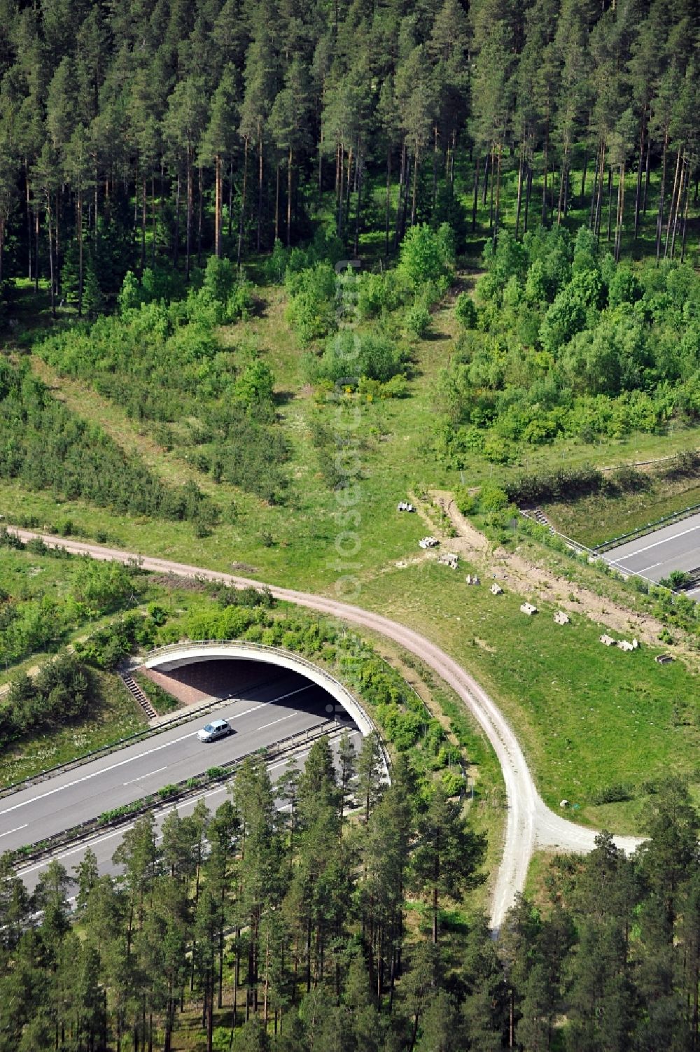 Wolfsberg from the bird's eye view: Green bridge over highway A71 near Wolfsberg in Thuringia