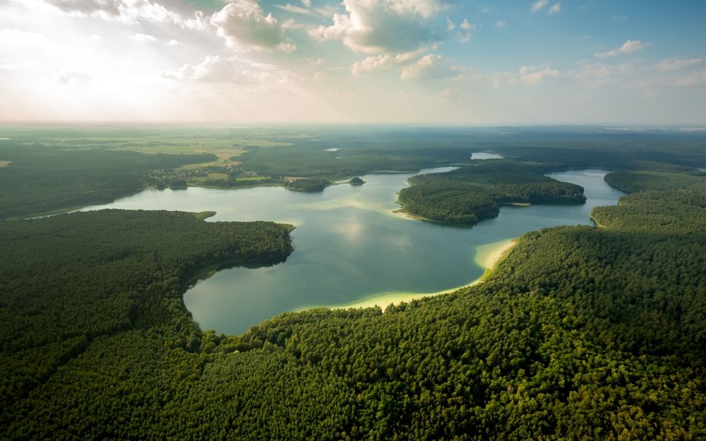 Aerial photograph Neustrelitz - Lake Grosser Fuerstenseer See in the Fuerstensee part of Neustrelitz in the state of Mecklenburg - Western Pomerania