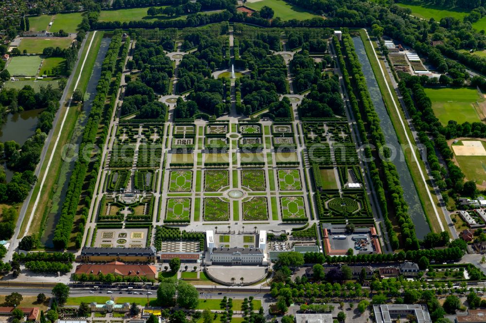 Hannover from the bird's eye view: The big garden in the part of town of Herrenhausen in Hannover in the federal state Lower Saxony. The baroque garden in the mansions street was established in the 17th century and exists of many Broderie scrutinise and the centrally situated bell jet