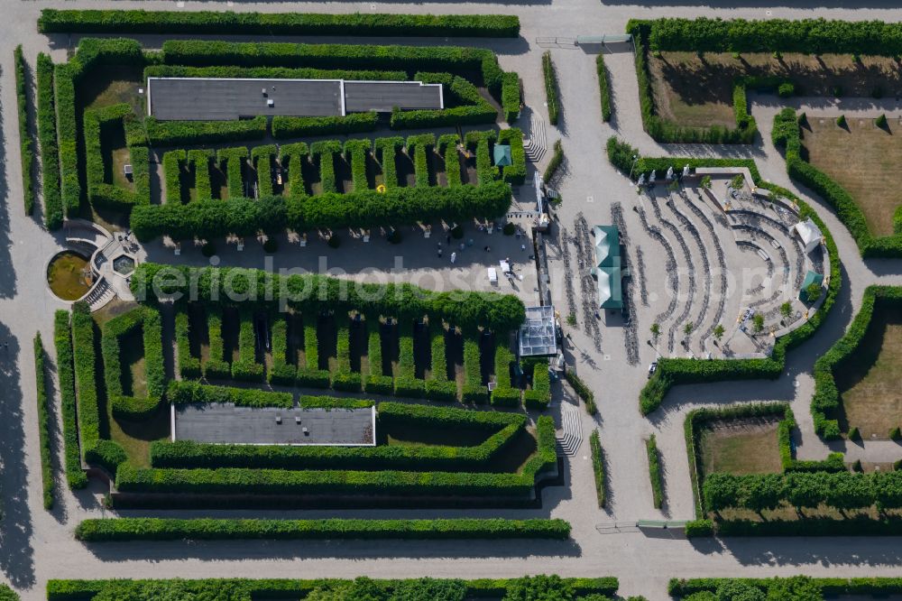 Aerial photograph Hannover - The big garden in the part of town of Herrenhausen in Hannover in the federal state Lower Saxony. The baroque garden in the mansions street was established in the 17th century and exists of many Broderie scrutinise and the centrally situated bell jet