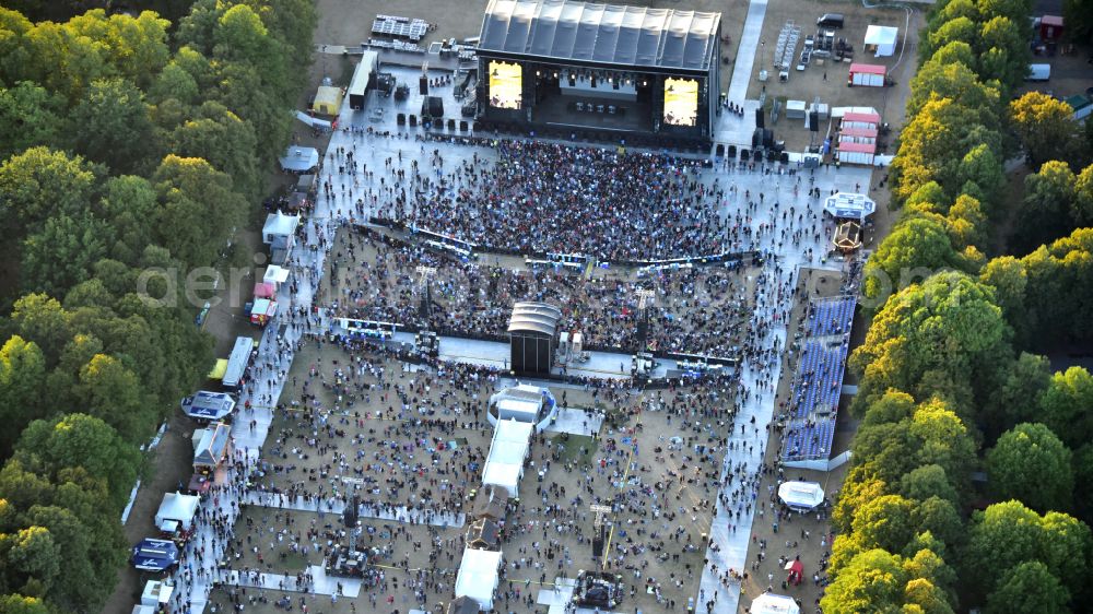 Aerial photograph Bonn - Big event on the Hofgartenwiese Bonn in the state North Rhine-Westphalia, Germany
