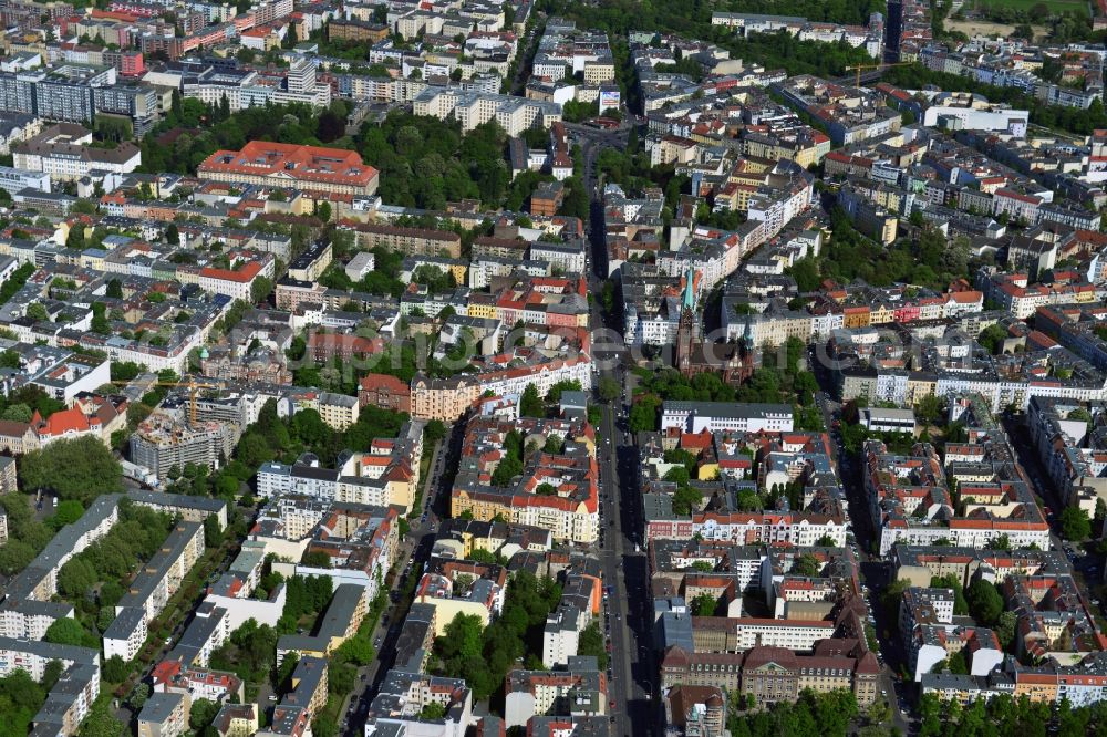 Berlin from the bird's eye view: The Grunewald road crosses the district of Schoeneberg in Berlin from West to East and hits close to the Kleist Park on Potsdamer Strasse. In this trendy residential and business district is among other things the Apostle Paul Lutheran Church, which was built in neo-Gothic style, designed by the Commissioner of City Planning Franz Schwechten. In the imperial building at the bottom, the Police Directorate is housed . The striking building in the background by the Constitutional Court of the State of Berlin. In this building had after the second world war, the Allied Control his seat