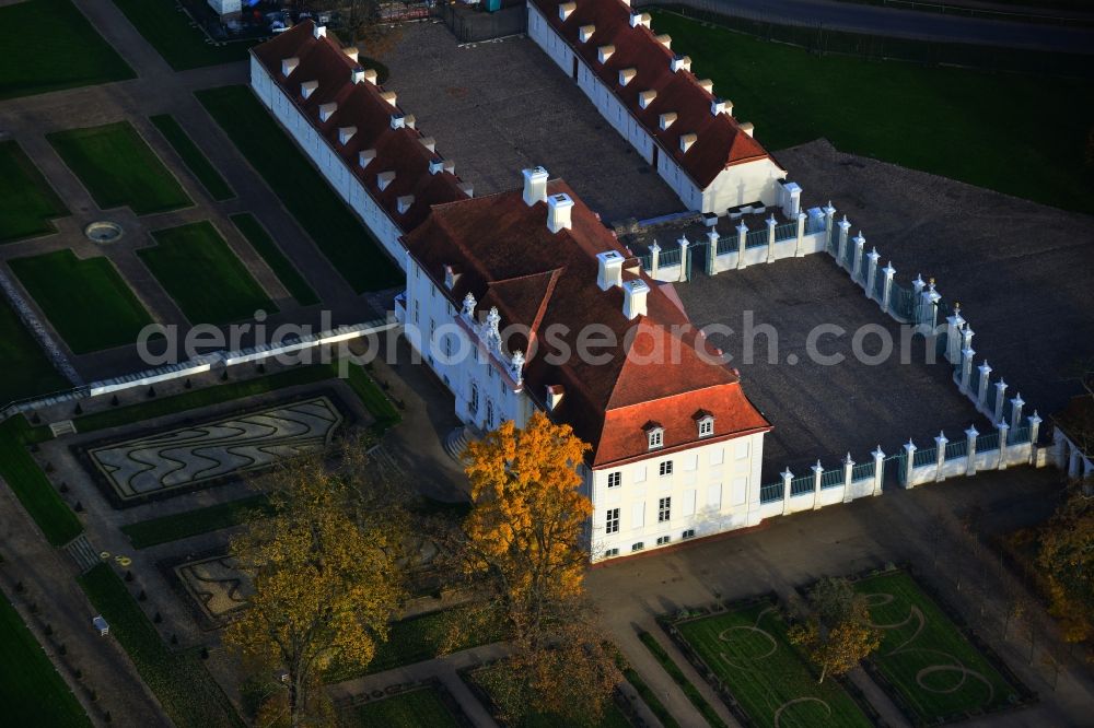 Meseberg from the bird's eye view: Castle Meseberg the Federal Government on the banks of Huwenowsees in the town district Gransee in Brandenburg
