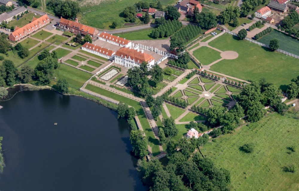 Aerial photograph Gransee - Castle Meseberg the Federal Government on the banks of Huwenowsees in the town district Gransee in Brandenburg