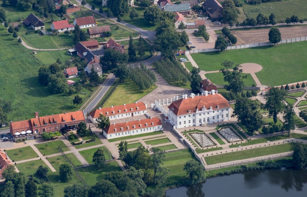 Aerial photograph Meseberg - Castle Meseberg the Federal Government on the banks of Huwenowsees in the town district Meseberg in Brandenburg