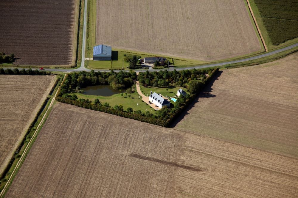 Aerial photograph Les Rosiers-sur-Loire - Mansion of the farmhouse in Les Rosiers-sur-Loire in Pays de la Loire, France