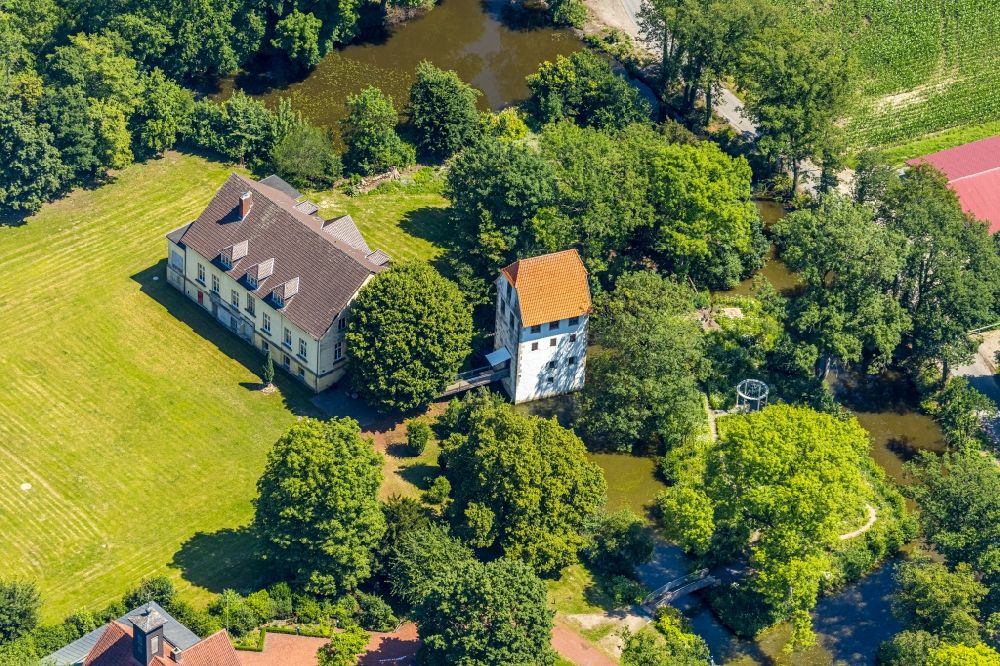 Nordwalde from the bird's eye view: Building and manor house of the farmhouse of the Bispinghof of the Buergerstiftung Bispinghof Nordwalde in Nordwalde in the state North Rhine-Westphalia, Germany