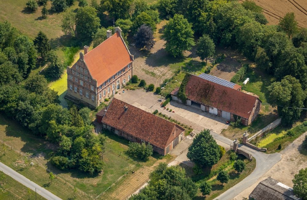 Aerial photograph Everswinkel - Building and manor house of the farmhouse in Everswinkel in the state North Rhine-Westphalia, Germany
