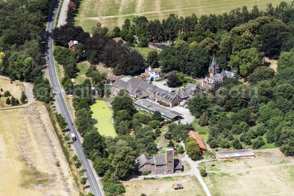 Kempen from the bird's eye view: Building and manor house of the farmhouse in Kempen in the state North Rhine-Westphalia, Germany