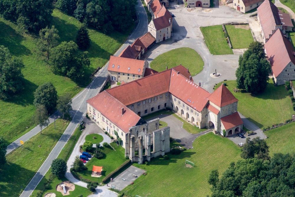 Aerial image Büren - Building and manor house of the farmhouse in the district Wewelsburg in Bueren in the state North Rhine-Westphalia, Germany