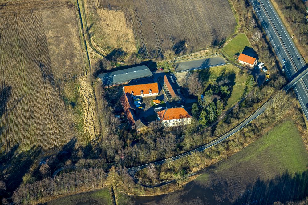 Aerial photograph Bottrop - Building and manor house of the farmhouse in the district Kirchhellen in Bottrop at Ruhrgebiet in the state North Rhine-Westphalia, Germany
