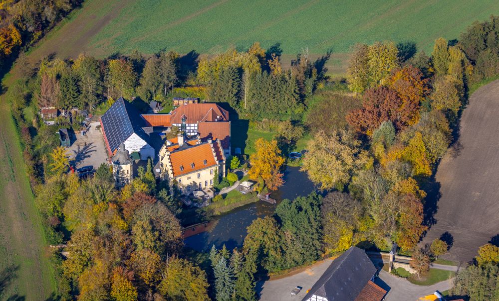 Kamen from above - Historical warehouses and stables, farm buildings and manor house on the edge of agricultural fields with a tower of Haus Reck on street Neuer Weg in the district Herringer Heide in Kamen at Ruhrgebiet in the state North Rhine-Westphalia, Germany