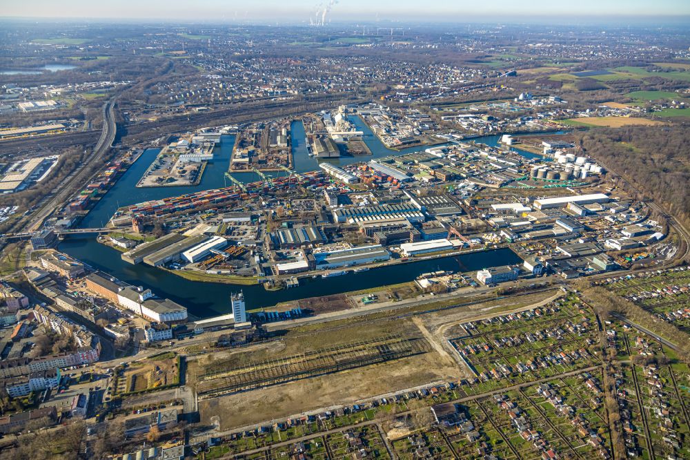 Dortmund from the bird's eye view: Port and port area of a??a??the inland port on the banks of the Ruhr in the Hafen district in Dortmund in the Ruhr area in the state North Rhine-Westphalia, Germany