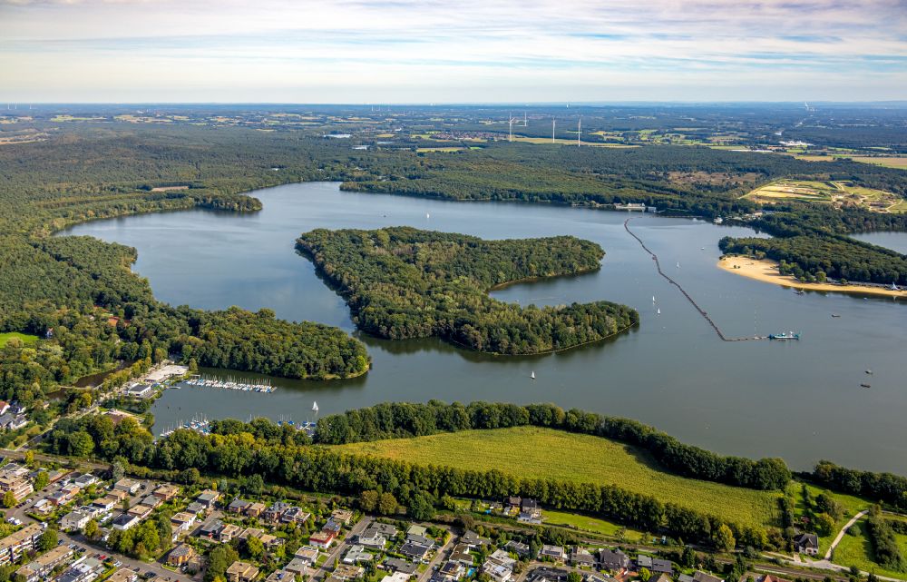 Haltern am See from above - Harbor with sports boat moorings and boat moorings of the Prinzensteg Sailing Club on the shore area of the Halterner reservoir in Haltern am See in the Ruhr area in the state of North Rhine-Westphalia, Germany