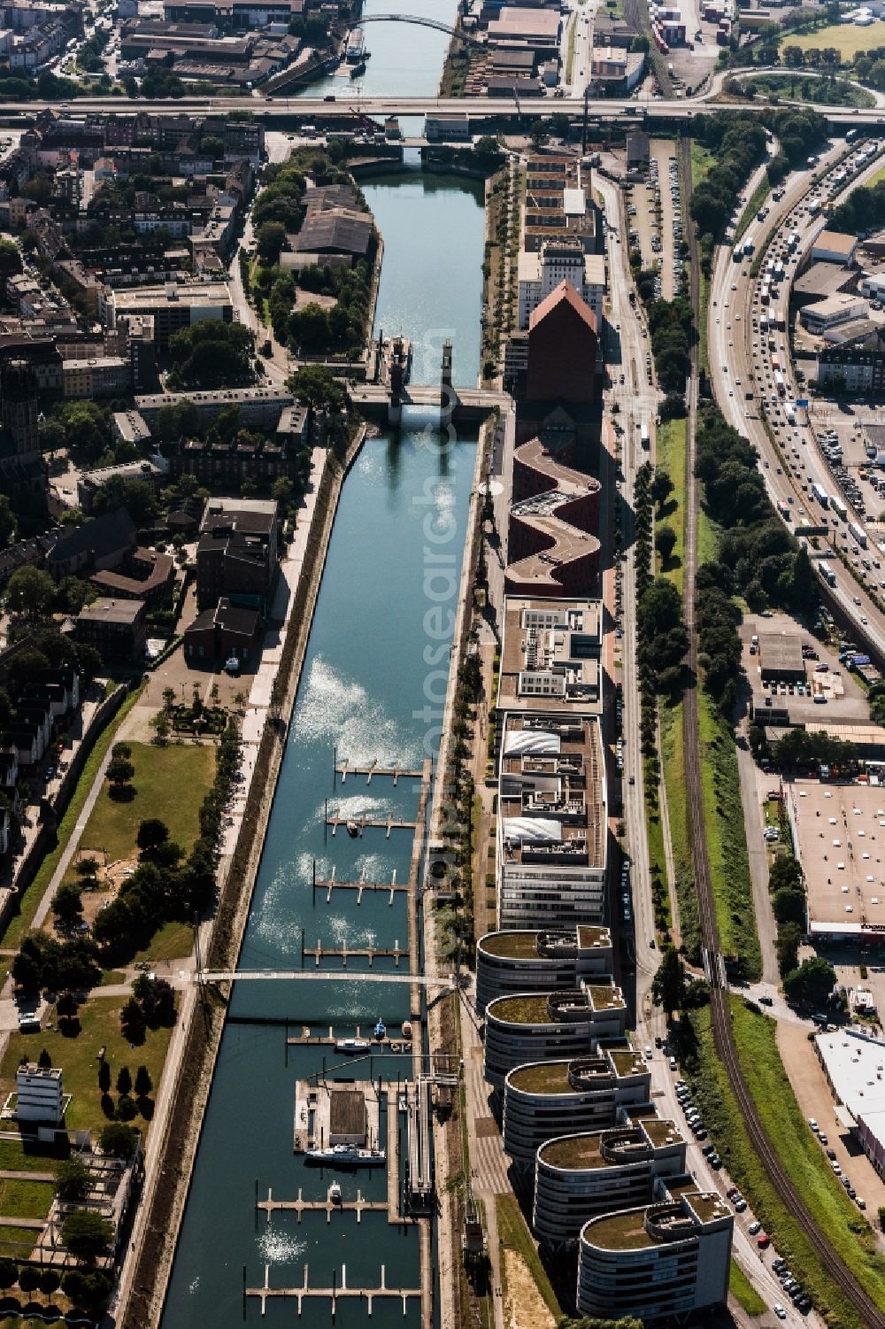 Aerial image Duisburg - Inner harbour docks and pool Holzhafen in Duisburg in the state of North Rhine-Westphalia