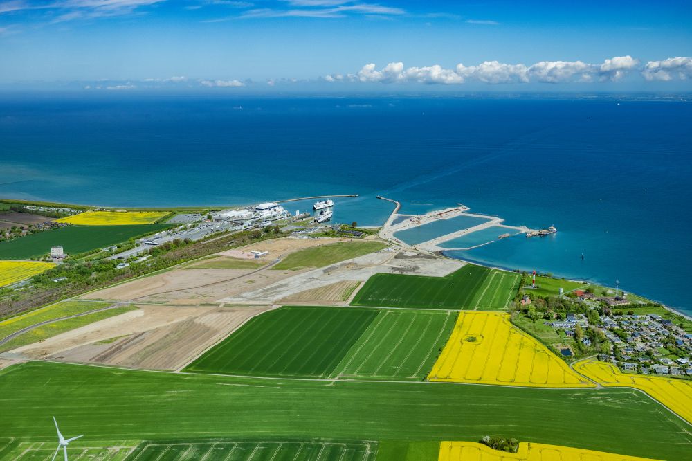 Fehmarn from the bird's eye view: Port facilities of the ferry port and construction site for the construction of the Fehmarnbelt Tunnel in Puttgarden on Fehmarn in the state Schleswig-Holstein, Germany
