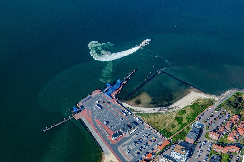 Wittdün auf Amrum from the bird's eye view: Port facilities and ferry on the seashore of the North Sea in Wittduen auf Amrum in the state Schleswig-Holstein, Germany