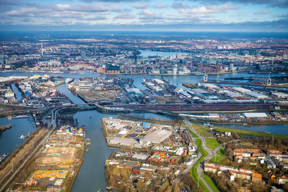 Aerial photograph Hamburg - Port facilities industrial plants on the banks of the harbor basin at Kluetjenfelder Hafen along Kluetjenfelder Strasse in the district Wilhelmsburg in Hamburg, Germany