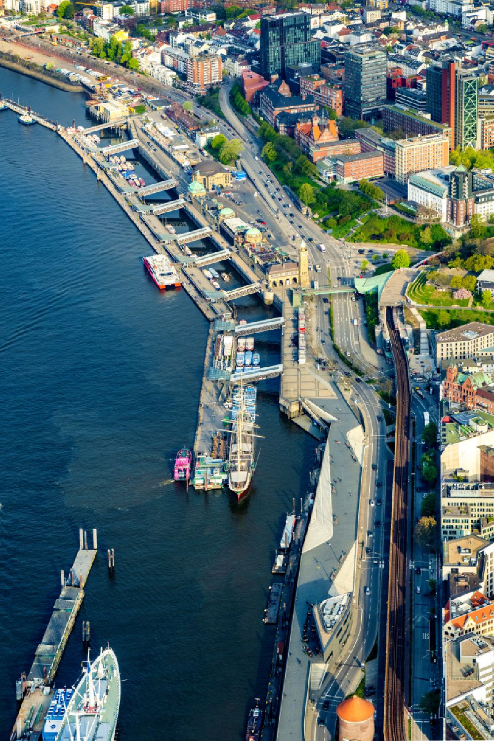 Hamburg from the bird's eye view: Port facilities and jetties sunset in St.Pauli on the banks of the river course of the of the River Elbe in Hamburg, Germany