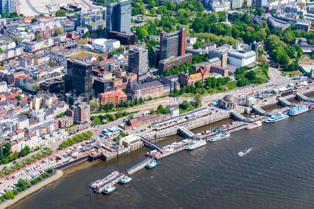 Aerial photograph Hamburg - Port facilities in St.Pauli on the banks of the river course of the of the River Elbe in Hamburg, Germany