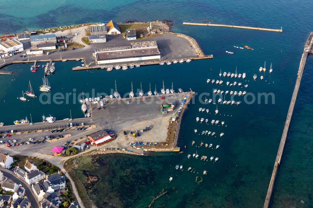 Plobannalec-Lesconil from the bird's eye view: Port facilities on the seashore of the Finistere on mouth of Ster in the atlantic ocean in Plobannalec-Lesconil in Brittany, France
