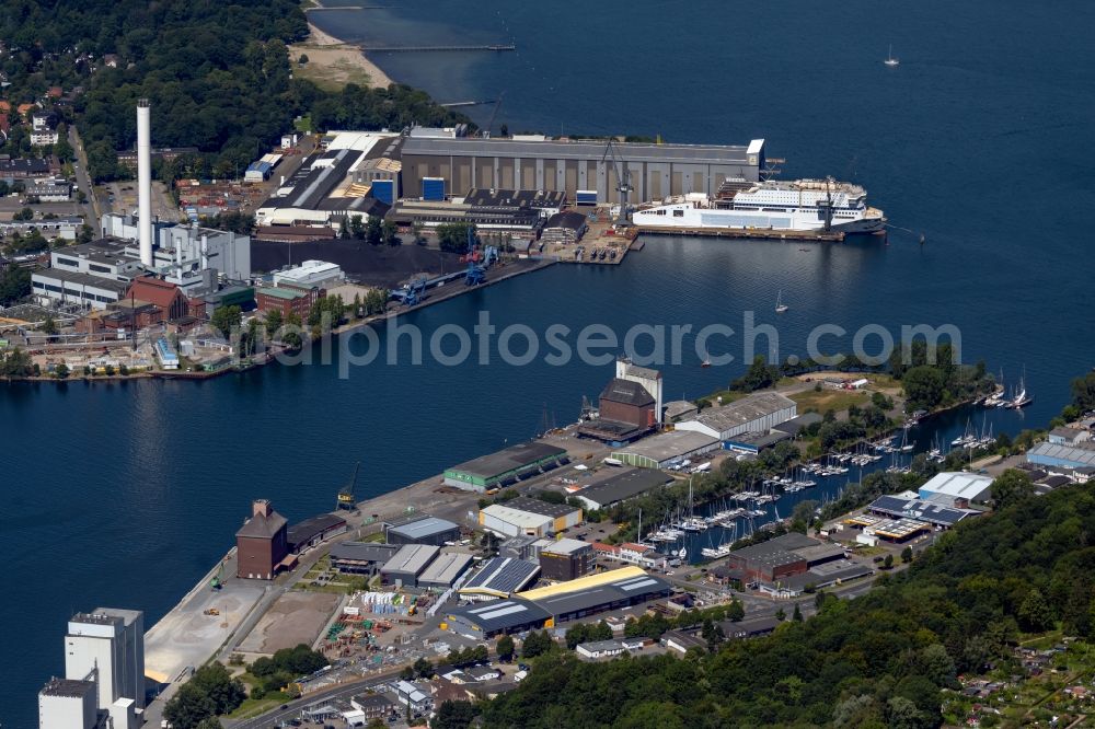 Aerial photograph Flensburg - Port facilities on the seashore of the Am Industriehafen - Industriekai entlang of Kielseng in Flensburg in the state Schleswig-Holstein, Germany