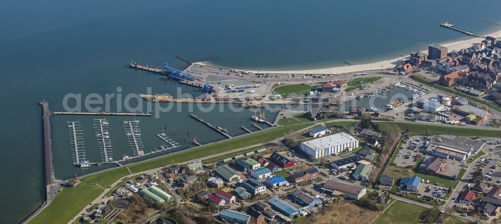 Aerial photograph Wyk auf Föhr - Harbour arrangements and ferry port in the sea coast of the island Foehr in Wyk on Foehr in the federal state Schleswig-Holstein, Germany