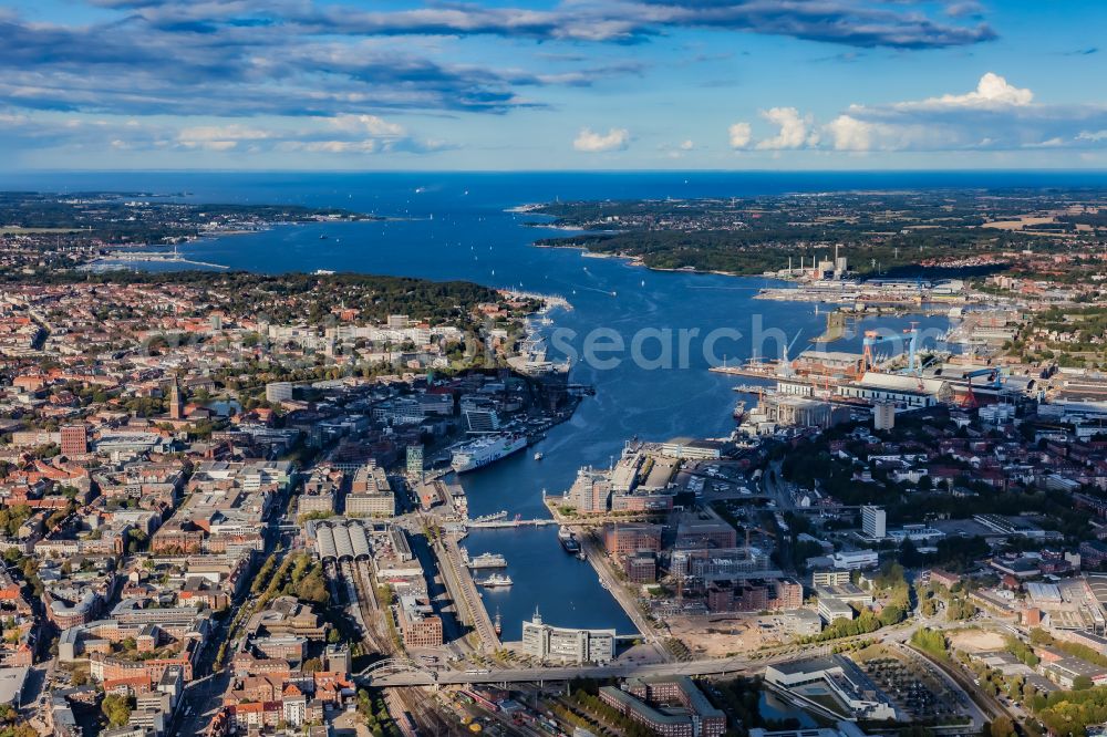 Kiel from above - Port facilities on the sea coast of the Kiel Fjord on the state road L52 in Kiel in the state Schleswig-Holstein, Germany. Inner harbor at the Hoern-Campus 