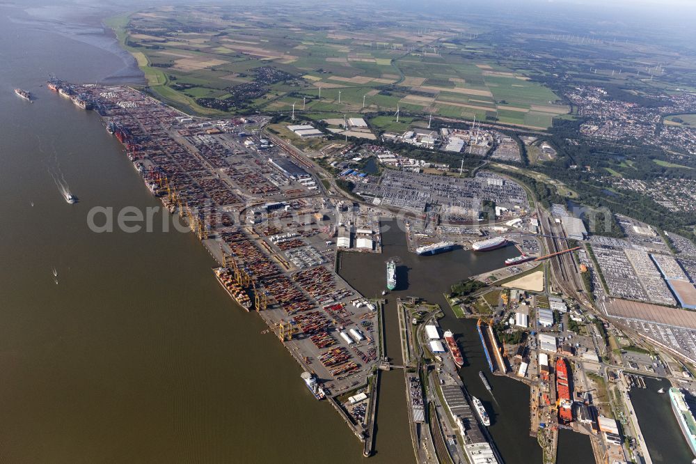 Bremerhaven from the bird's eye view: Port facilities on the seashore of the Nordsee, Stadtbremisches Ueberseehafengebiet Bremerhaven in Bremerhaven in the state Bremen, Germany