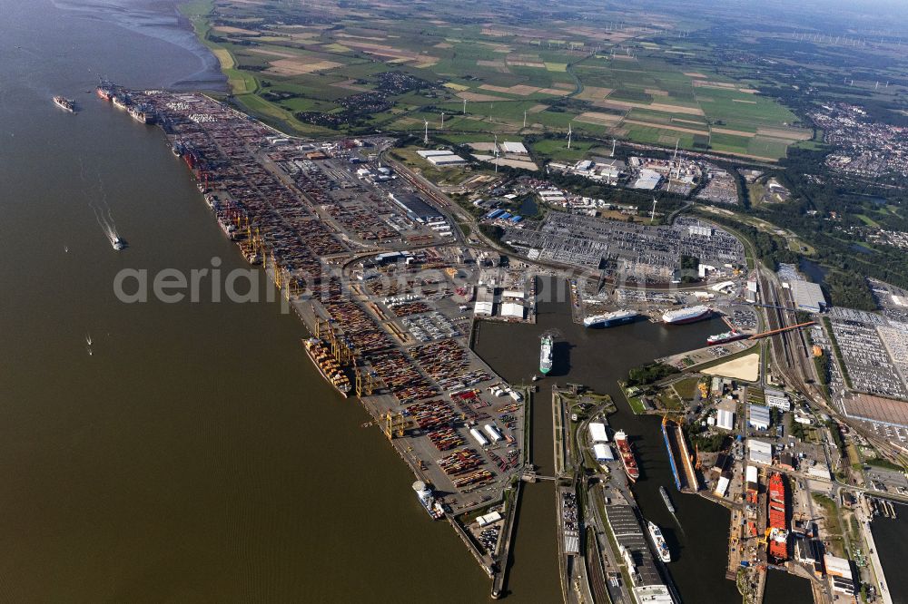 Bremerhaven from the bird's eye view: Port facilities on the seashore of the Nordsee, Stadtbremisches Ueberseehafengebiet Bremerhaven in Bremerhaven in the state Bremen, Germany