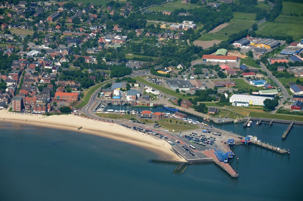 Wyk auf Föhr from the bird's eye view: Port facilities on the seashore of the North Sea in Wyk auf Foehr in the state Schleswig-Holstein