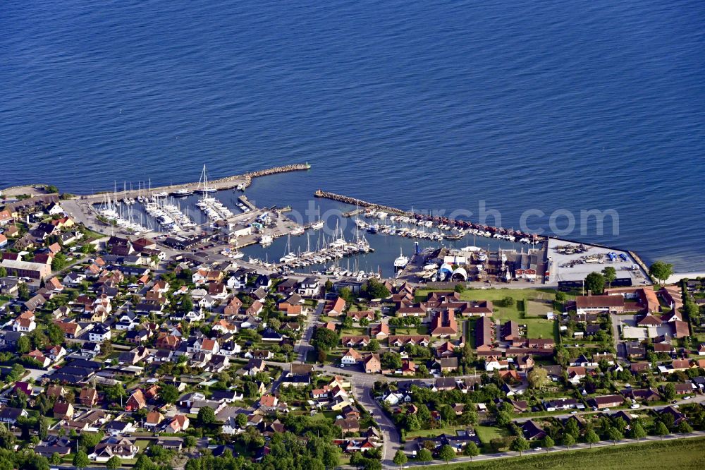 Aerial photograph Rödvig Stevns - Port facilities on the seashore of the Baltic Sea in Roedvig Stevns in Region Sjaelland, Denmark