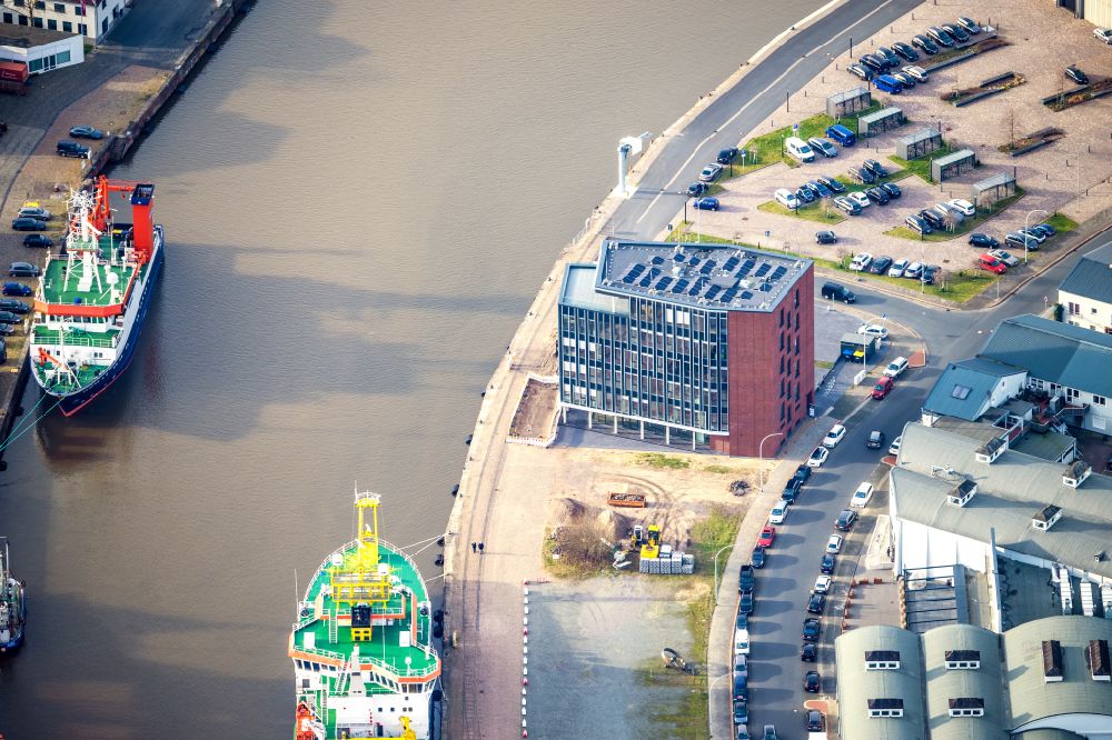 Aerial photograph Bremerhaven - Docks and terminals of the fishing port with warehouses and freight forwarding and logistics companies by the mouth of the Weser in Bremerhaven in the state Bremen