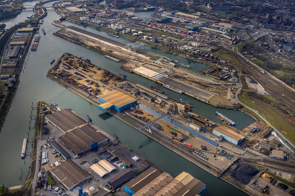 Aerial image Duisburg - Port facilities on the banks of the river course of the the Ruhr in the district Ruhrort in Duisburg at Ruhrgebiet in the state North Rhine-Westphalia, Germany